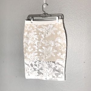 Lily Rain Ivory embroidered pencil skirt Sz M NWT